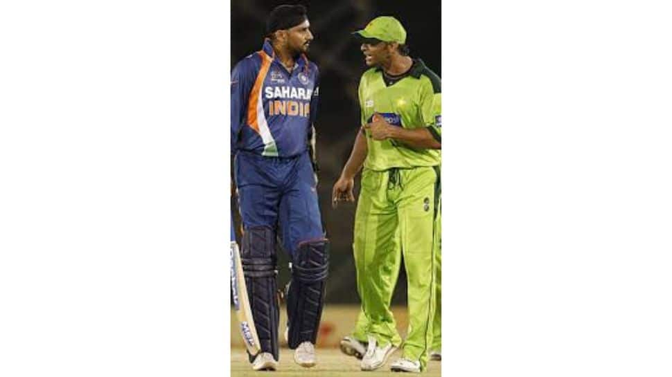 Harbhajan Singh vs Shoaib Akhtar (2010)