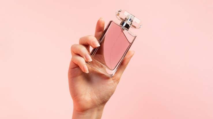 Discovering the Perfect Women's Perfume: A Guide to Scent and Style