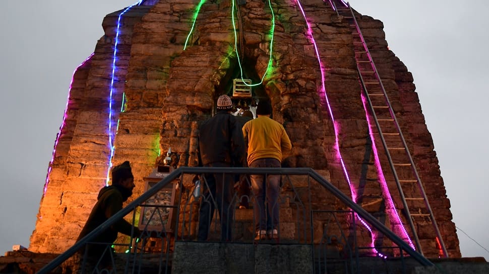 Maha Shivratri In Kashmir: Devotees Flock To Temples; LG Sinha, CM Abdullah Extend Wishes Maha Shivratri In Kashmir: Devotees Flock To Temples; LG Sinha, CM Abdullah Extend Wishes