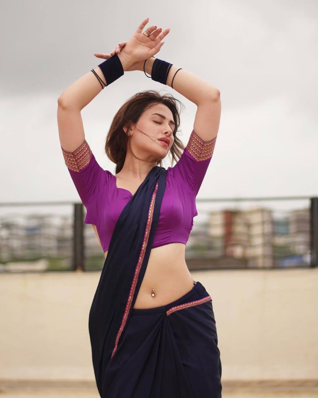 16. Mahira’s Fans Defend Her Privacy 16. Mahira’s Fans Defend Her Privacy