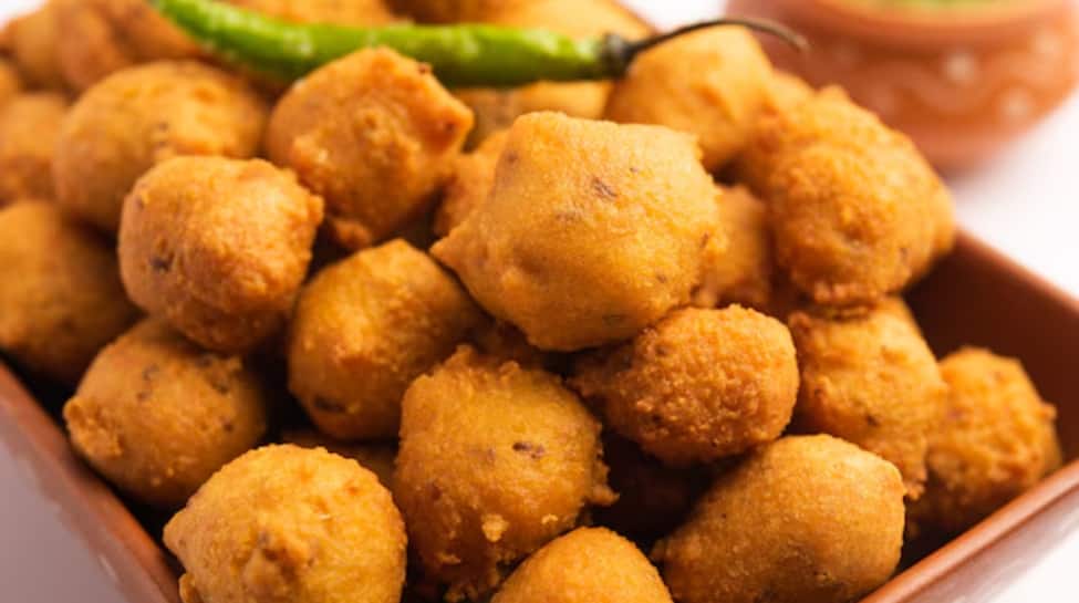 Moong Dal Pakoras & Bhajiyas Moong Dal Pakoras & Bhajiyas