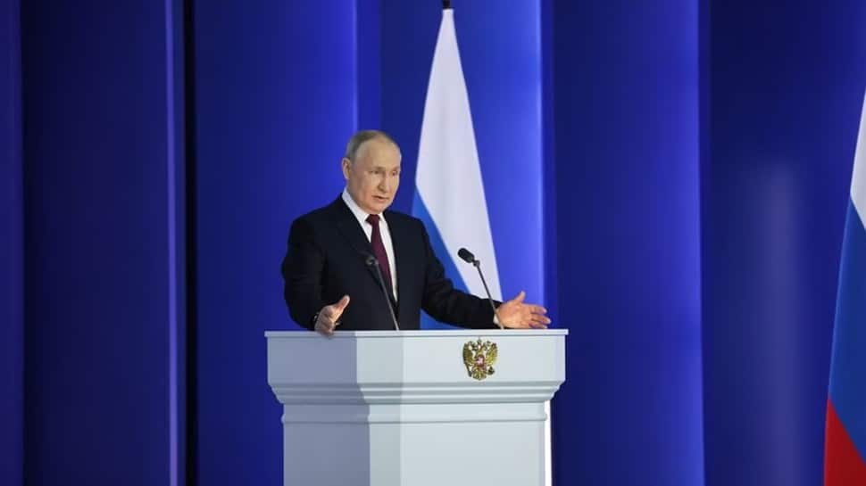 Kremlin Says 2022 Ukrainian Law Bans Zelenskyy From Talks With Putin | World News  zeenews.india.com