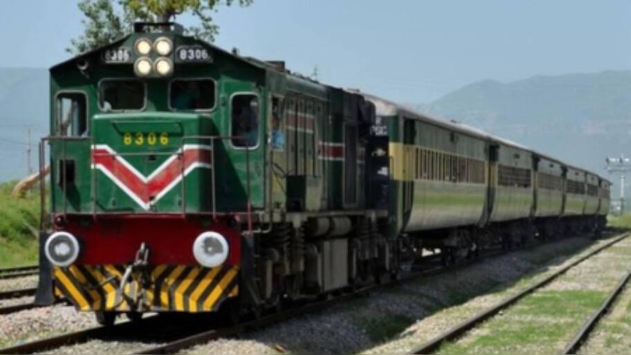 Pakistan Jaffar Express Hijack: BLA Claims 20 Soldiers Killed, Holds ...