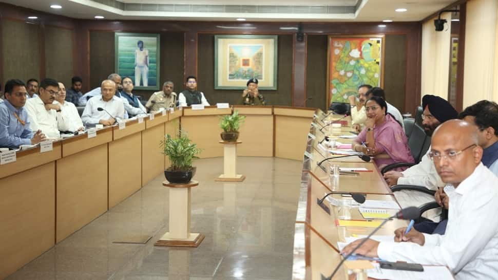 Can Delhi Become Pollution Free? CM Rekha Gupta Chairs High-Level Meeting To Make City Clean