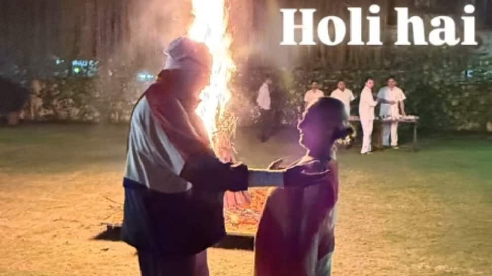 Amitabh And Jaya Bachchan's Adorable Pic From Holika Dahan Goes Viral