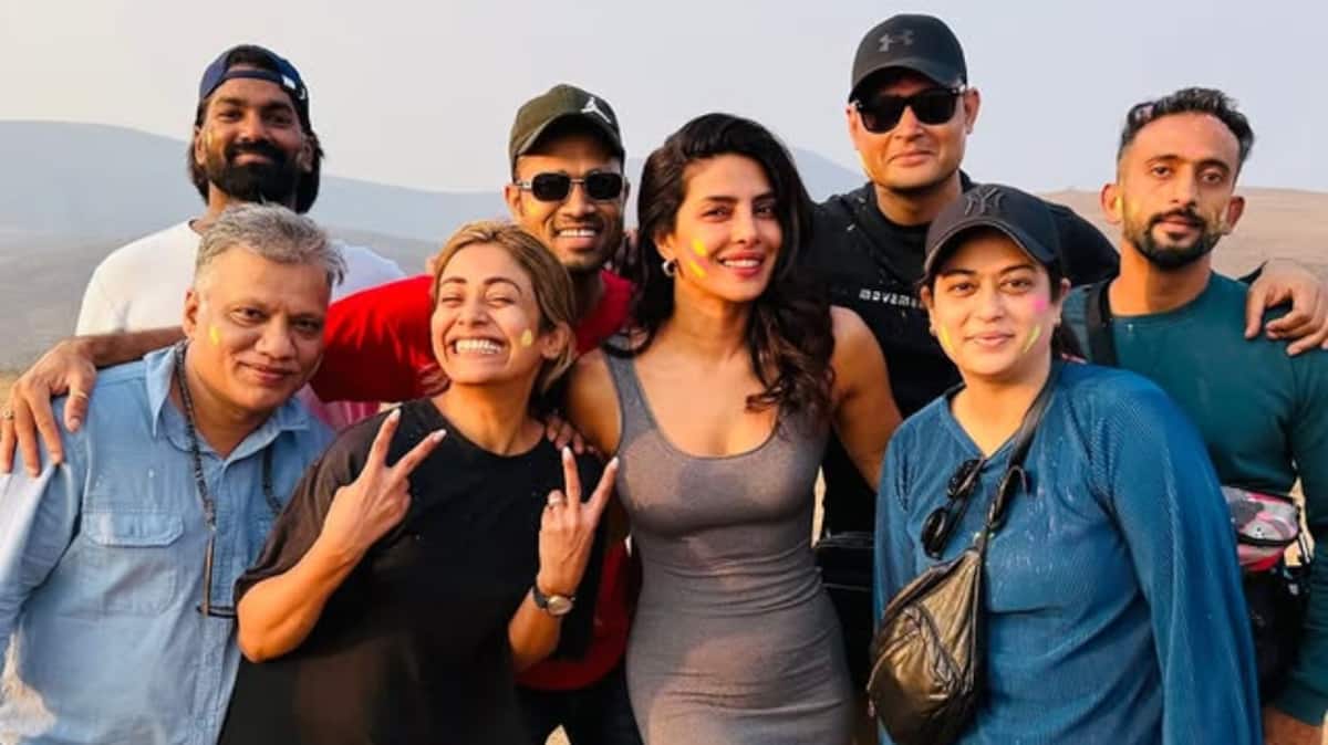 Holi 2025: Priyanka Chopra Celebrates On Set With SS Rajamouli's Upcoming Project | People News | Zee News