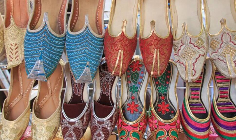 Top 4 Embellished Ethnic Mojaris Flats for Women