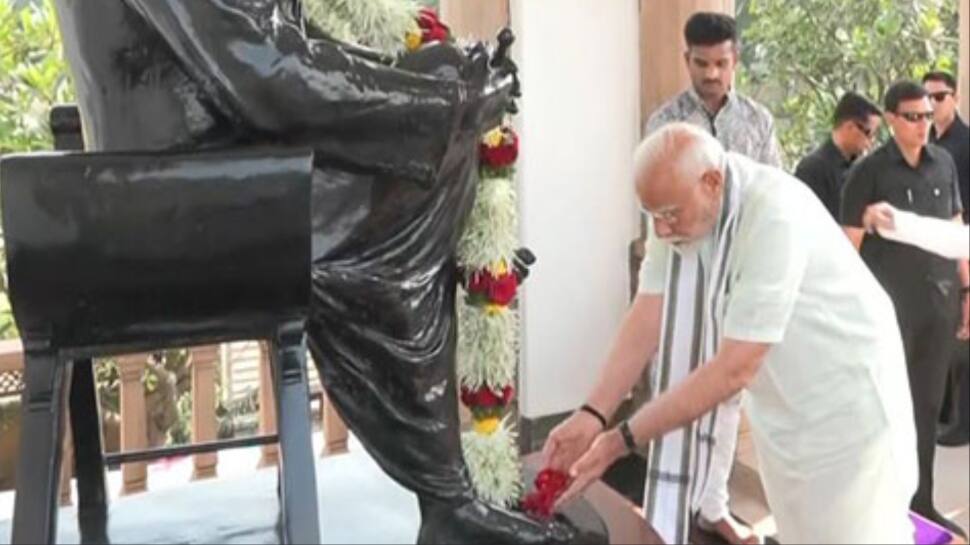Modi Nagpur Visit: PM Pays Floral Tribute To RSS Founder Keshav Baliram Hedgewar Modi Nagpur Visit: PM Pays Floral Tribute To RSS Founder Keshav Baliram Hedgewar