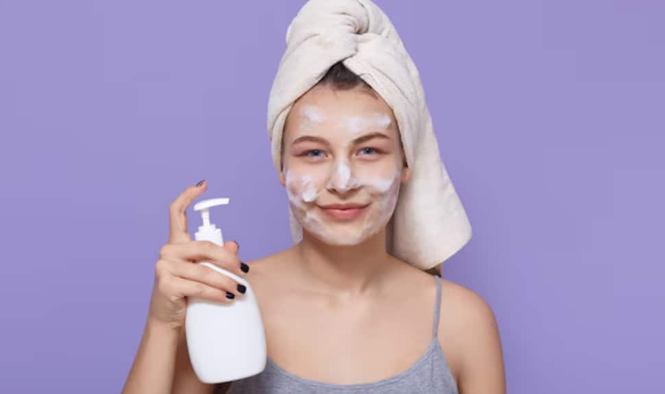 Top 4 Face Cleansers for Sensitive and Oily Skin: The Ultimate Guide