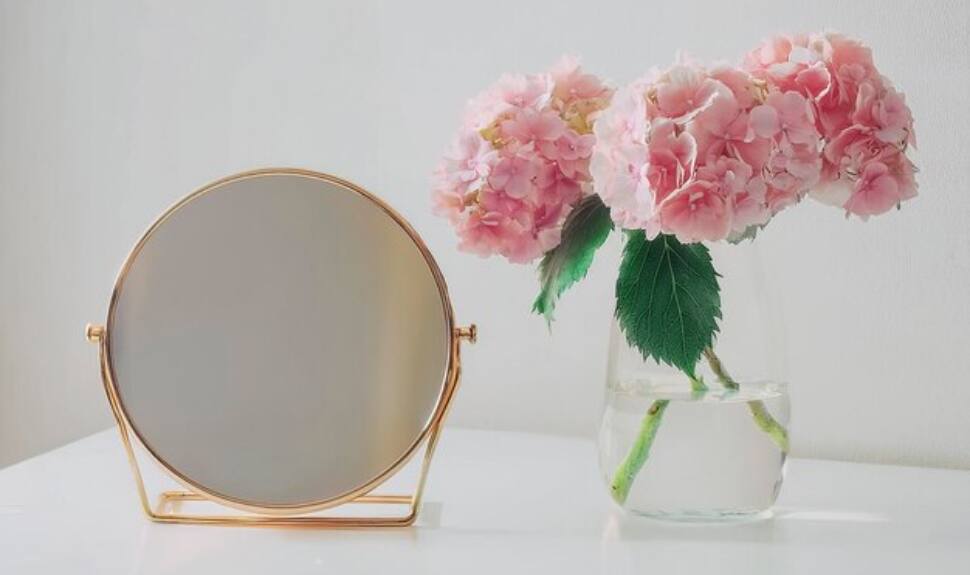 Top 4 Tabletop Mirrors to Elevate Your Vanity: Myntra Fashion Carnival Top 4 Tabletop Mirrors to Elevate Your Vanity: Myntra Fashion Carnival