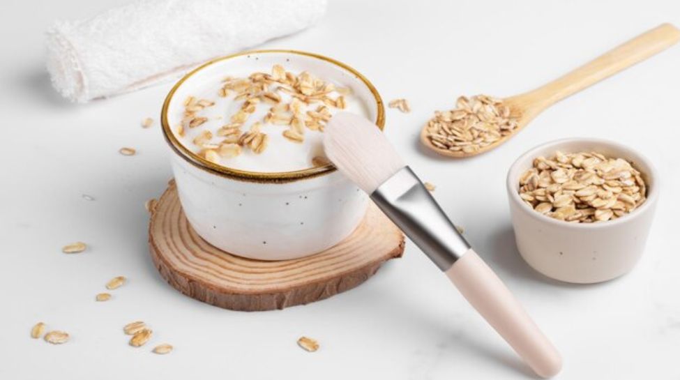 3. Yoghurt and Oatmeal Mask – For Exfoliation