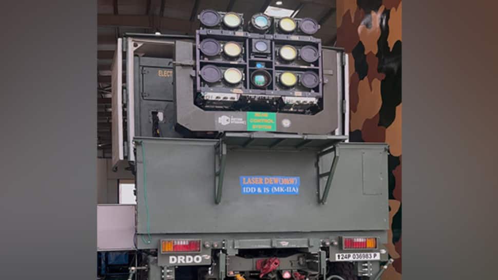 India Demonstrates ‘Star Wars’ Functionality To Shoot Down Mounted-Wing Drones, Swarm Drones Utilizing Excessive-Energy Laser Weapons India Demonstrates ‘Star Wars’ Functionality To Shoot Down Mounted-Wing Drones, Swarm Drones Utilizing Excessive-Energy Laser Weapons
