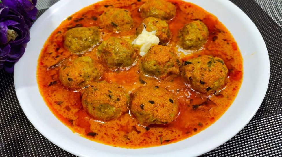 Bhaater Kofta (Rice Balls in Yogurt Gravy)