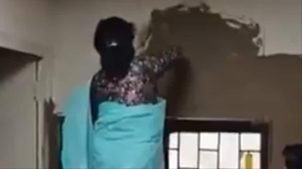 Delhi College School Principal Coats Classroom Partitions With Cow Dung, Purpose Will SHOCK You Delhi College School Principal Coats Classroom Partitions With Cow Dung, Purpose Will SHOCK You