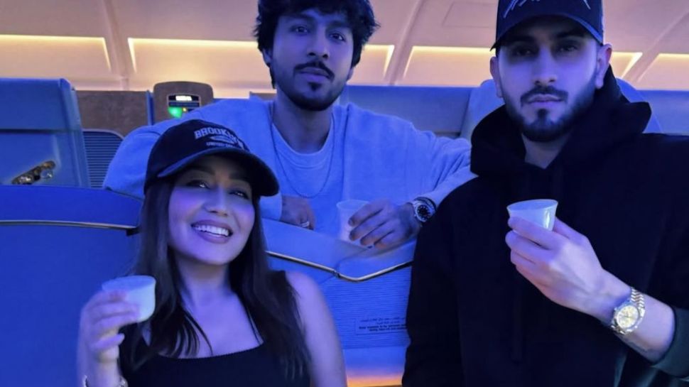 'Where Is Sonu Kakkar?' Netizens Ask As Neha Kakkar Posts Pic With Brother Tony 'Where Is Sonu Kakkar?' Netizens Ask As Neha Kakkar Posts Pic With Brother Tony