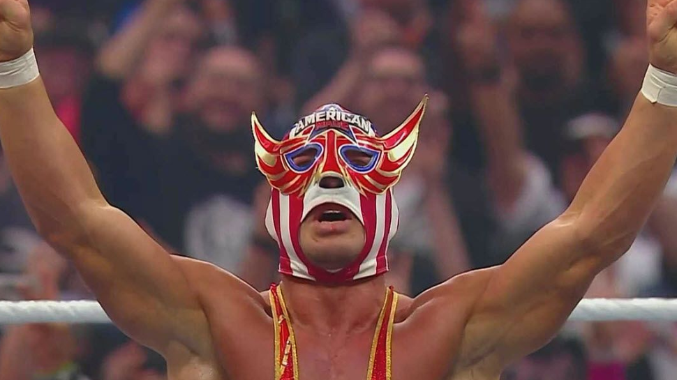 El Grande Americano Defeats Rey Mysterio
