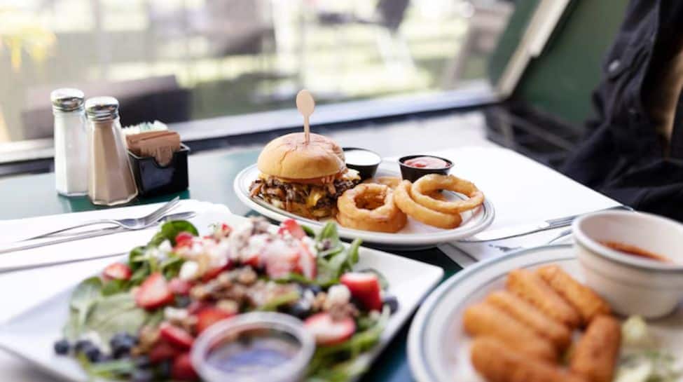 8 Foods You Should Avoid Before Boarding A Flight 8 Foods You Should Avoid Before Boarding A Flight