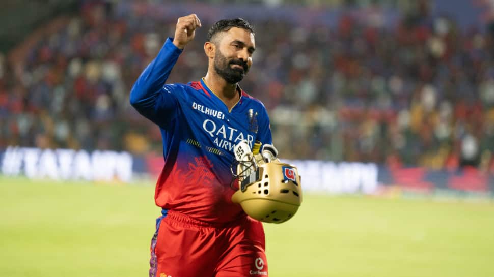 2. Dinesh Karthik - 412