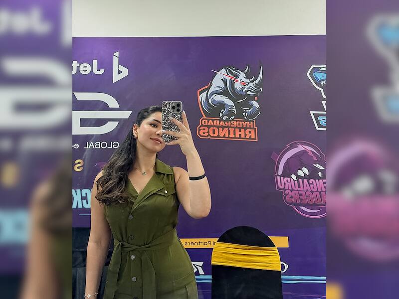 9. A Style Icon in the Making: Sara’s Rising Influence