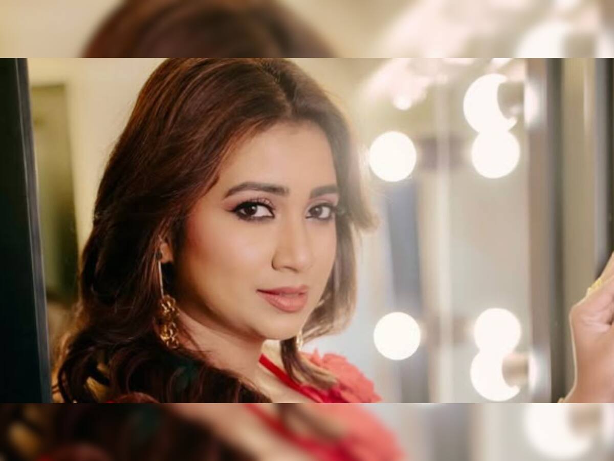 Shreya Ghoshal Opens Waves Summit 2025 With Heartfelt Bengali Tribute