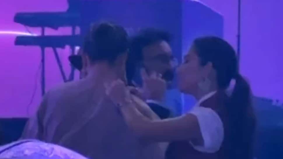 Trending: Mira Rajput Fixing Deepika Padukone's Dupatta At The WAVES Summit 2025 Is Too Cute - Watch