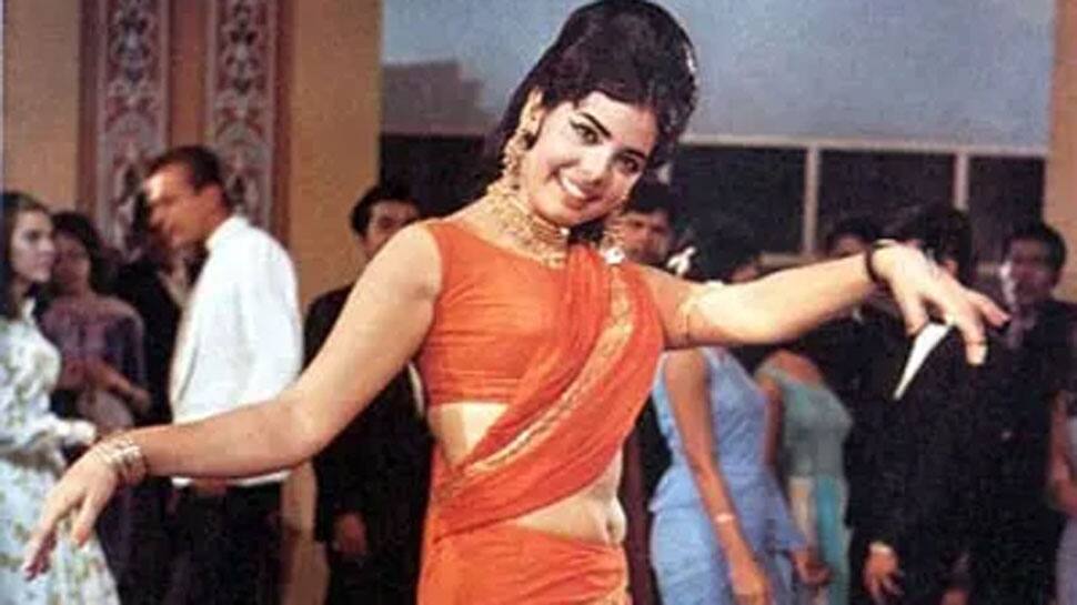 'Aye Moti, I Love You Yaar, Marry Me': When THIS Legendary Director Made 1000 Marriage Proposals To Mumtaz
