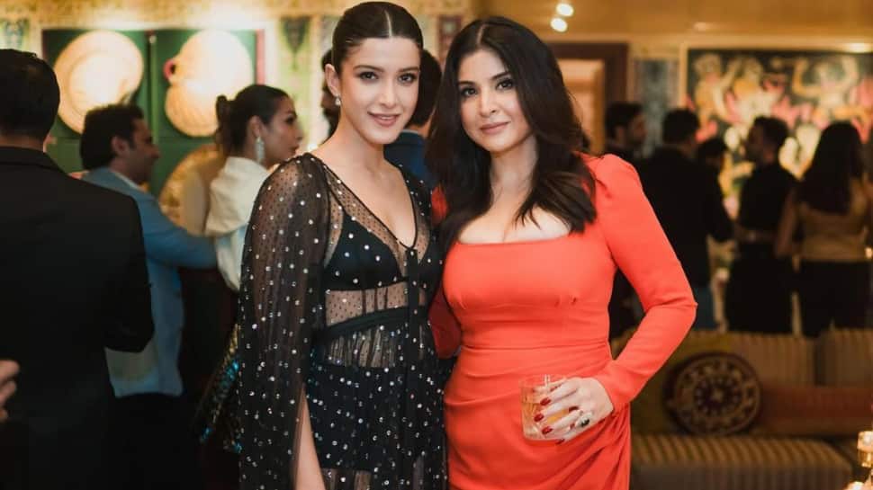 Shanaya Kapoor & Maheep Kapoor