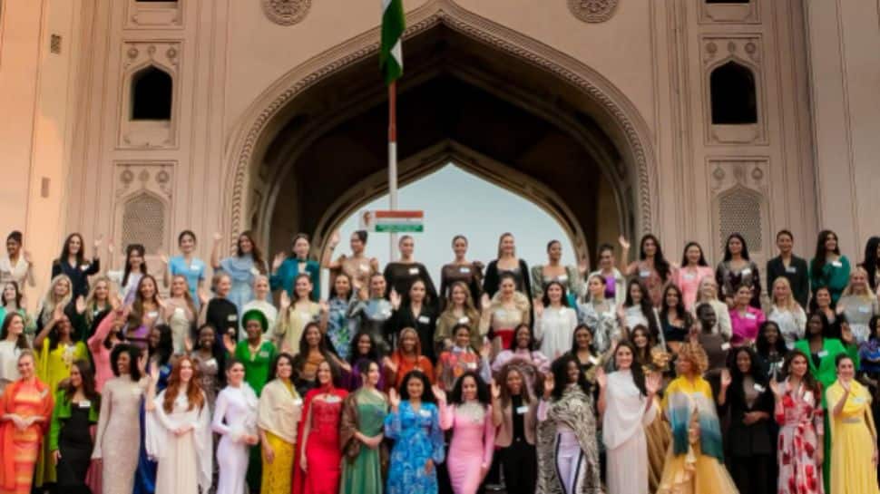 Miss World 2025: Contestants Pose At Charminar, Shop Traditional Bangles At Laad Bazaar