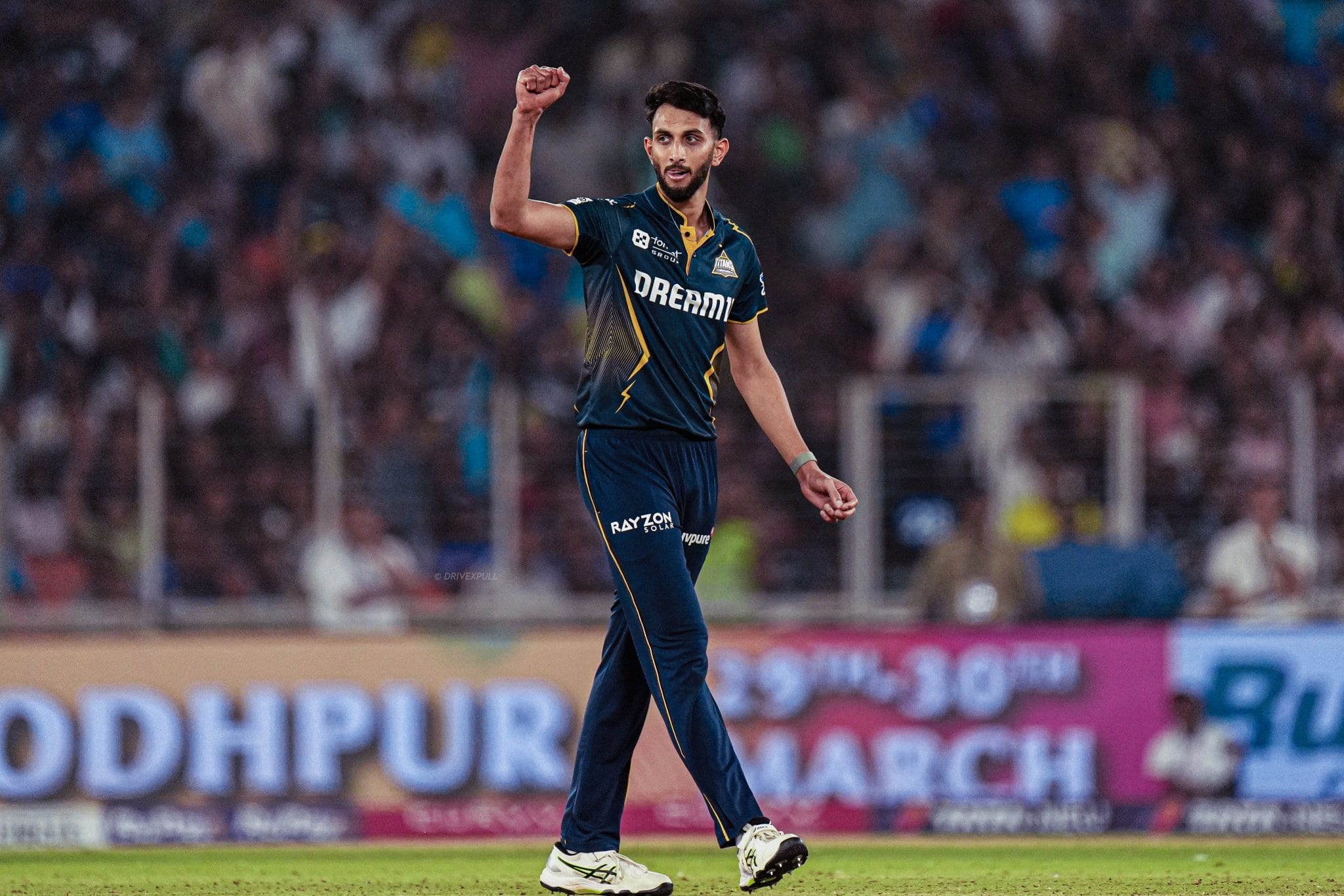 1. Prasidh Krishna Leads with Most Wickets and Impressive Economy 1. Prasidh Krishna Leads with Most Wickets and Impressive Economy