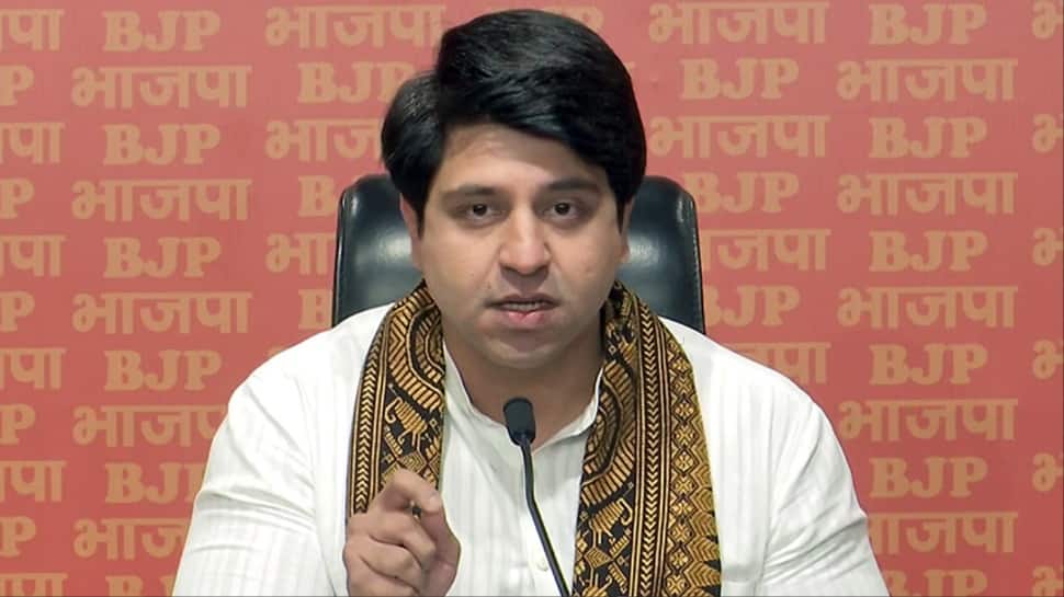 'Kushti-Dosti Model': BJP's Shehzad Poonawalla Calls INDIA Bloc 'Selfish' 'Kushti-Dosti Model': BJP's Shehzad Poonawalla Calls INDIA Bloc 'Selfish'