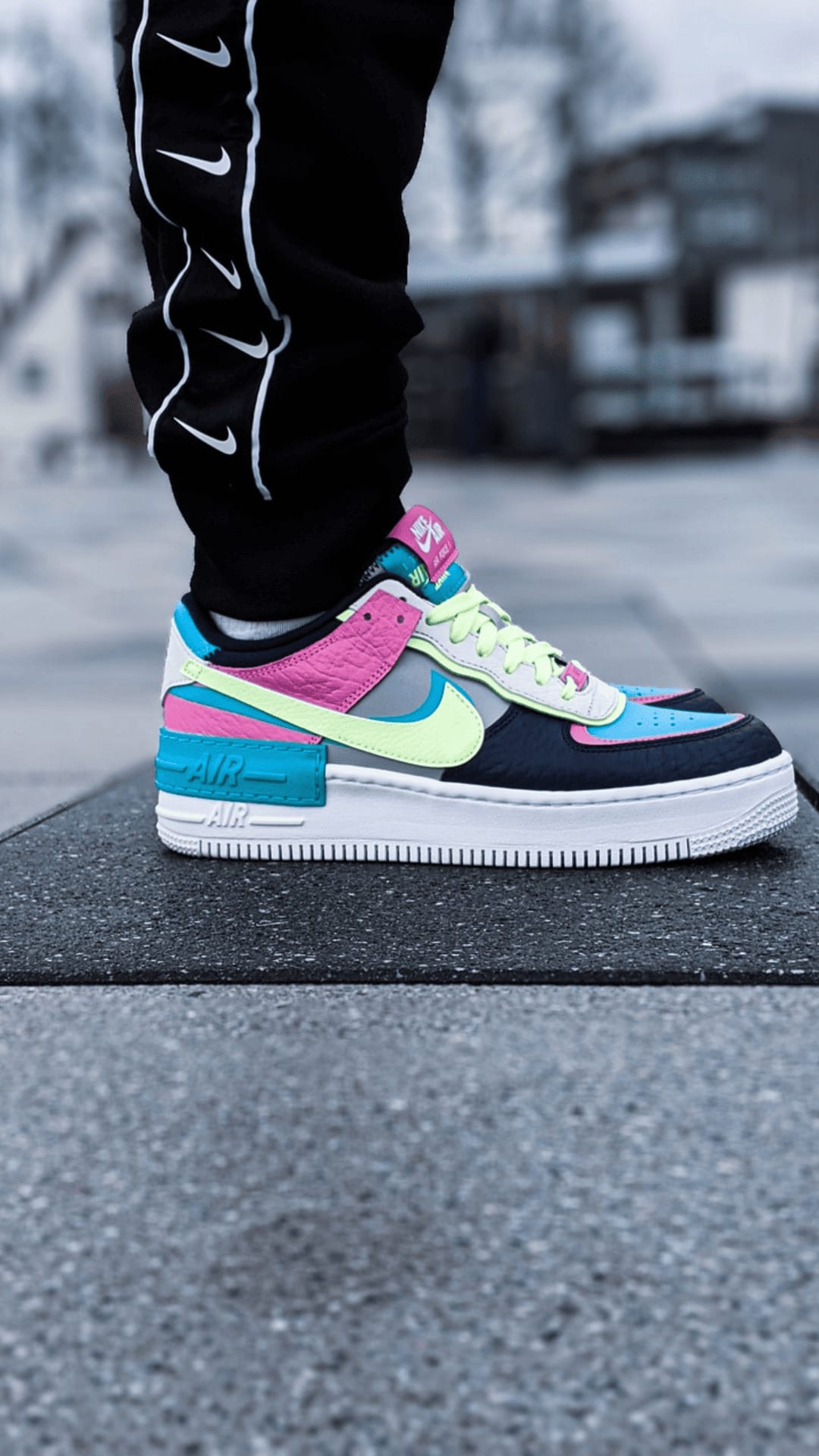 Step Up Your Style: Best Women's Sneakers to Buy Now!