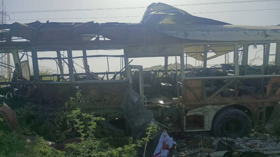 自殺自動車爆弾は、ベルジスタンのスクールバスを対象としています。 4人の子供が殺され、38人が負傷した|ビデオ