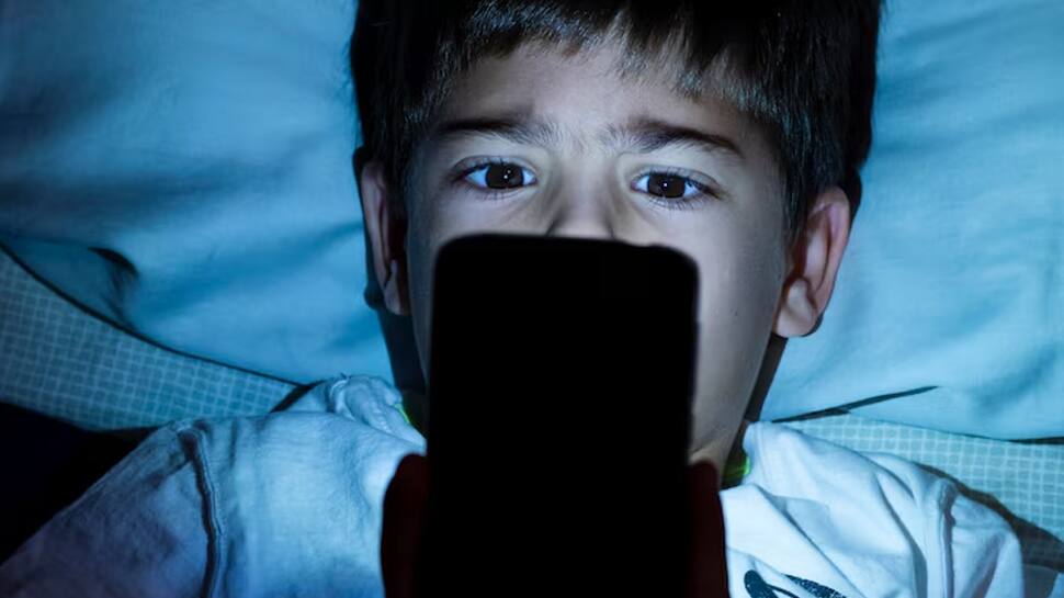 Use of smartphone before bedtime
