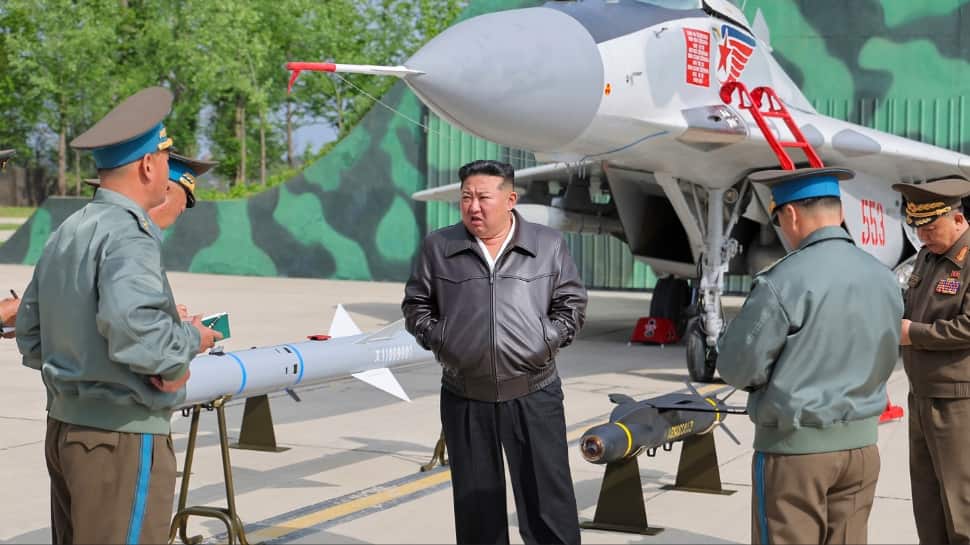북한 전쟁 선박의 사고 발사 : 김정법 O 슬램