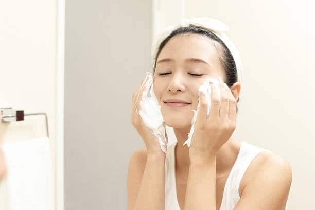 Best Face Washes for Clear, Bright, and Healthy Skin