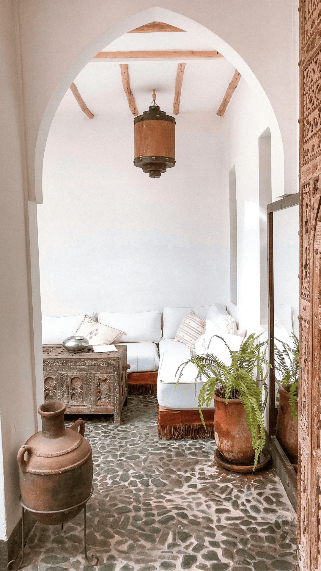 Light Up Luxury: Must-Have Chandeliers & Pendant Lamps for Every Room