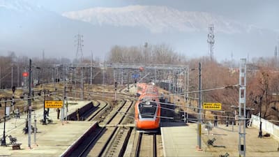 Vande Bharat Express Trains And Halts