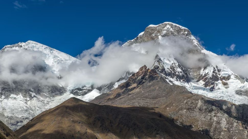 Cho Oyu (8,188 m / 26,864 ft) – Nepal/China