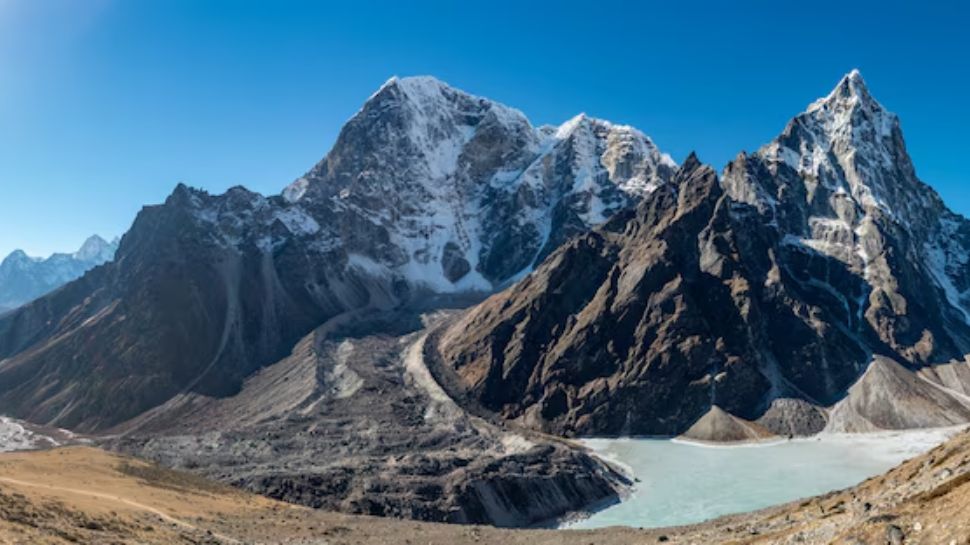 Makalu (8,485 m / 27,838 ft) – Nepal/China