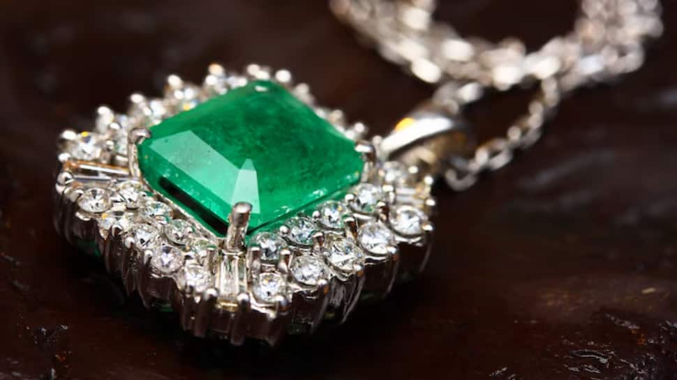 THIS Stone Will Attract Financial Success - Check Pros And Cons Of Emerald Stone THIS Stone Will Attract Financial Success - Check Pros And Cons Of Emerald Stone