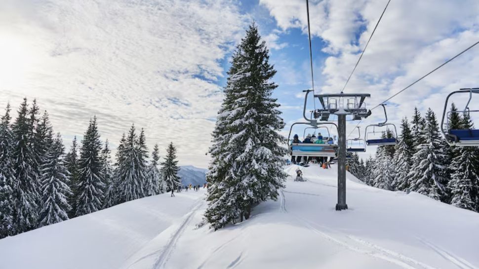Auli, Uttarakhand – Skiing & Cable Car Rides