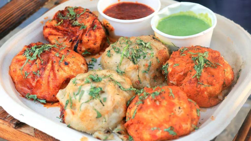 Momos with Spicy Chutney