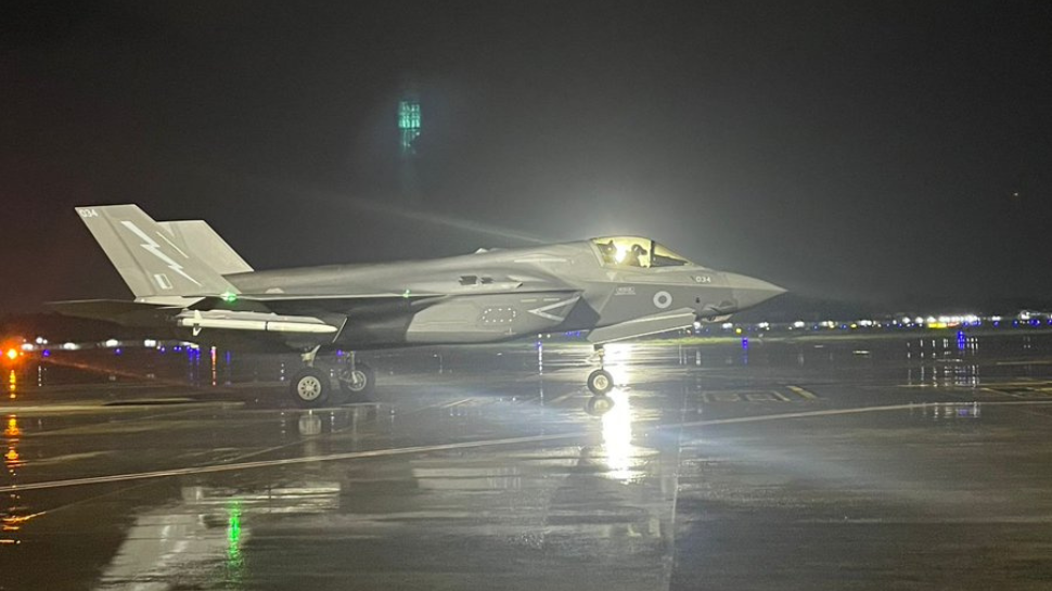 British Royal Navy F-35B's Emergency Landing