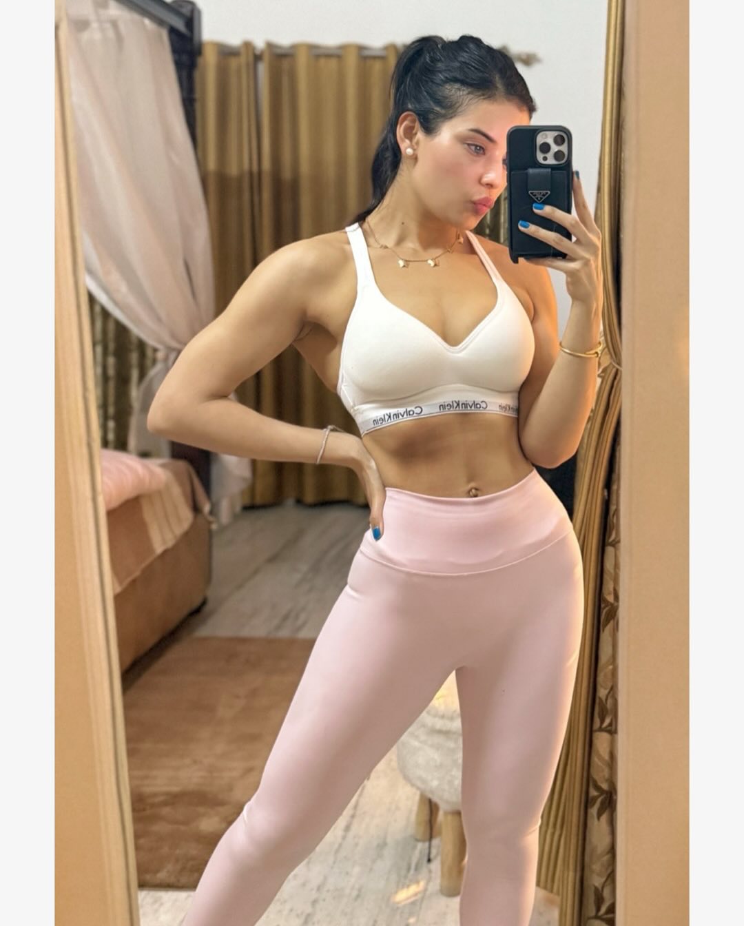 Janis Pant Isha main image 1
