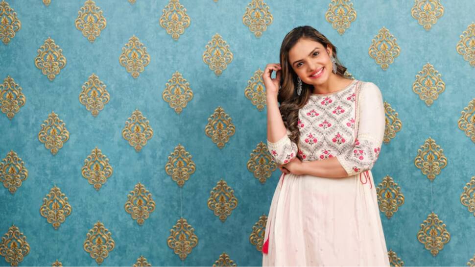 Fashionable & Gorgeous: Best Embroidered Kurtis to Boost your Closet as a Lady Fashionable & Gorgeous: Best Embroidered Kurtis to Boost your Closet as a Lady