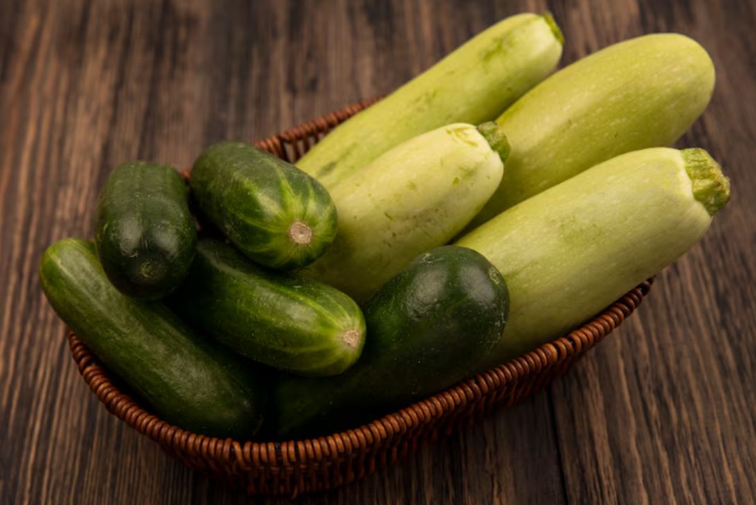 summer diet tips, hydrating summer foods, beat the heat naturally, summer energy boosting foods