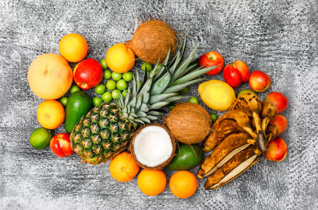 summer diet tips, hydrating summer foods, beat the heat naturally, summer energy boosting foods