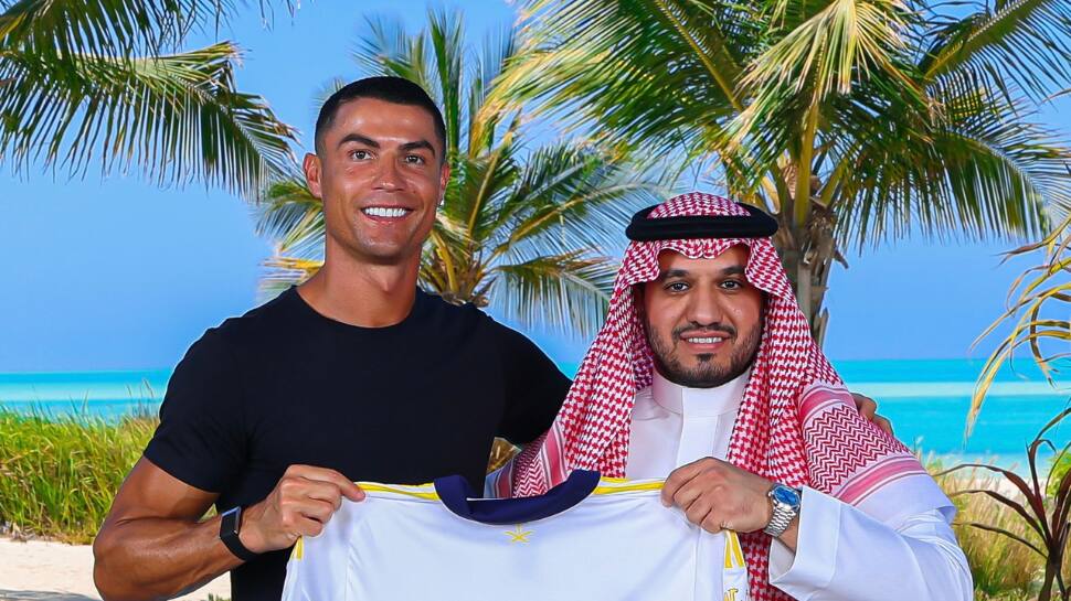 Cristiano Ronaldo Signs New Contract With Al Nassr Until 2027 Cristiano Ronaldo Signs New Contract With Al Nassr Until 2027