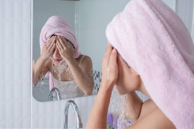 Best Face Washes for Hydration, Brightening &amp; Tan Removal