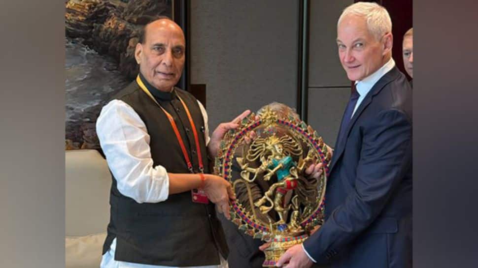 India Discusses Supply Of S-400 Systems, Su-30 MKI Upgrades With Russia